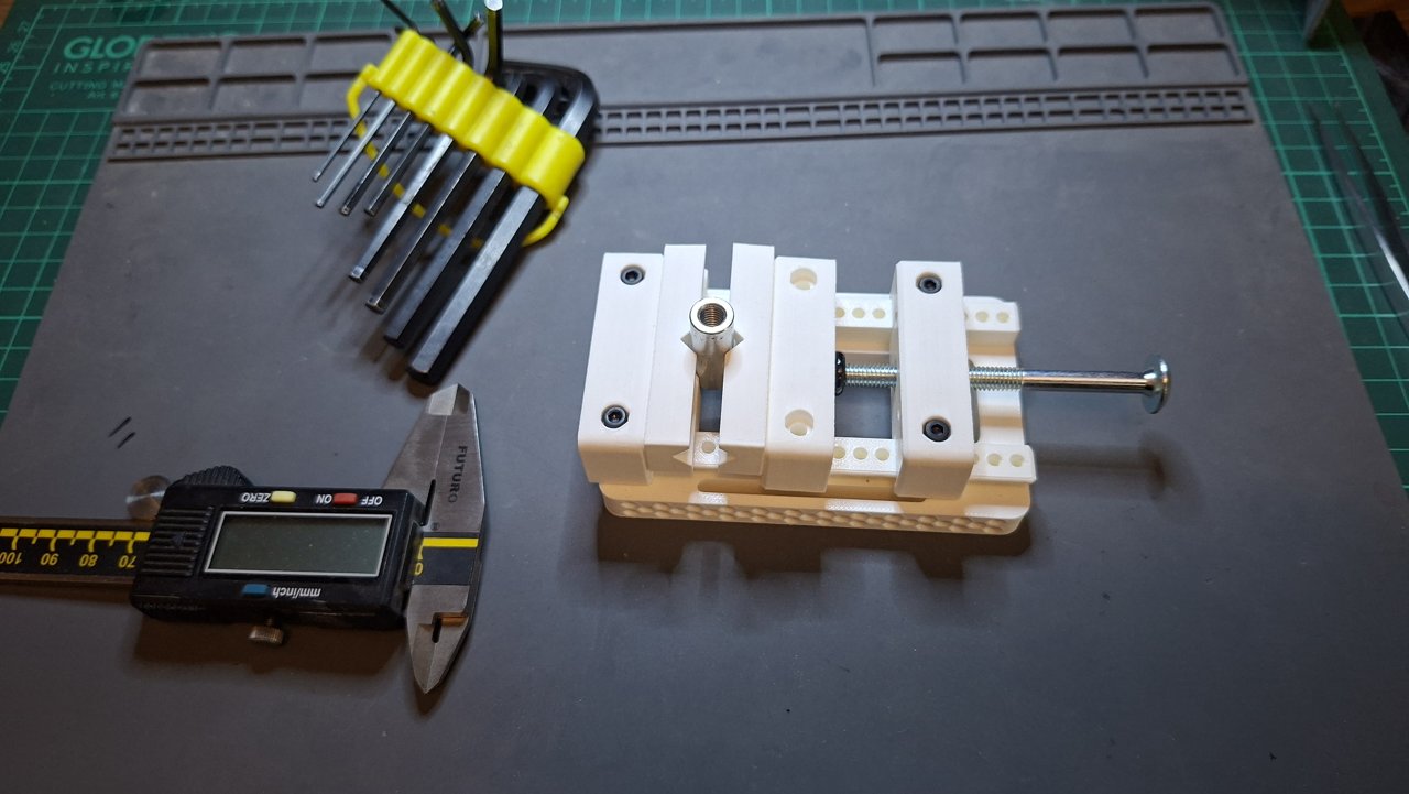 L'étau imprimé en 3D et assemblé